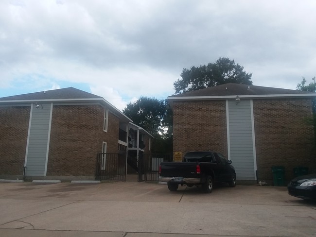 613 Silverdale Dr in Conroe, TX - Building Photo - Other