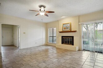 5717 Ridgerock Ct in Fort Worth, TX - Foto de edificio - Building Photo
