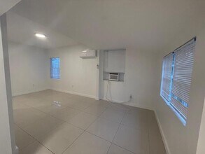 919 2nd St, Unit 3 in West Palm Beach, FL - Building Photo - Building Photo