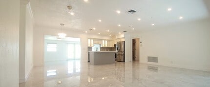 1400 SE 8th Ave in Deerfield Beach, FL - Foto de edificio - Building Photo