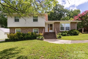 1533 Bonnie Ln in Charlotte, NC - Building Photo