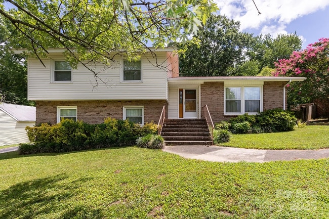 property at 1533 Bonnie Ln