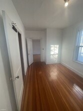 292 Summit Ave, Unit 3 in Boston, MA - Building Photo - Building Photo