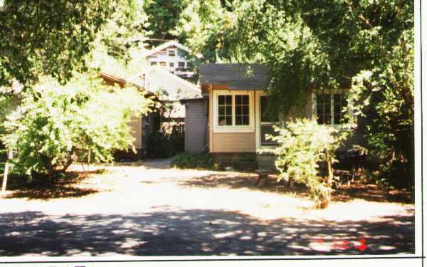 17595 Orchard Ave in Guerneville, CA - Foto de edificio
