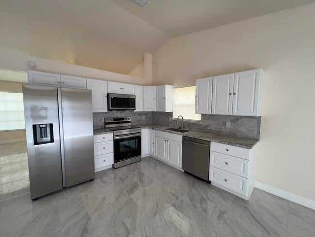 7926 Burlwood Ln in Greenacres, FL - Building Photo - Building Photo