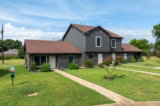 Two Rivers Townhomes in Marble Falls, TX - Building Photo - Building Photo