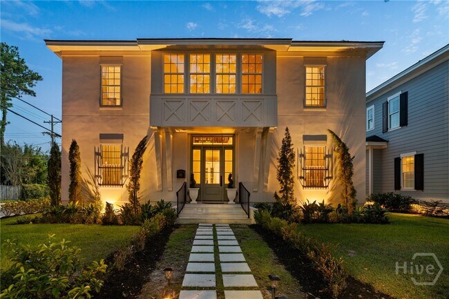property at 723 E Victory Dr