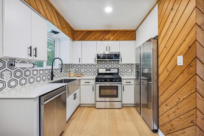 property at 6809 Meadow Cir