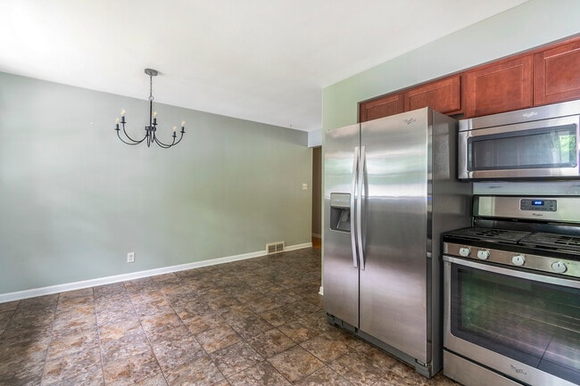 7116 Claybourne Ave in Youngstown, OH - Building Photo - Building Photo