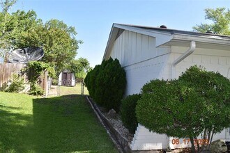 401 Rhineland Rd in Benbrook, TX - Building Photo - Building Photo