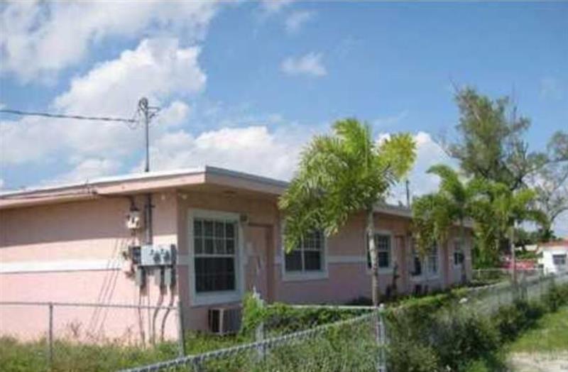 302 NW 7th Ct in Hallandale Beach, FL - Foto de edificio