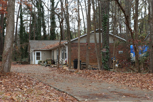 694 Bellemeade Dr SW in Marietta, GA - Building Photo