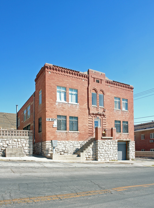 107 E River Ave in El Paso, TX - Foto de edificio