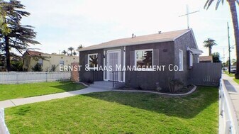 5889 Rose Ave in Long Beach, CA - Building Photo