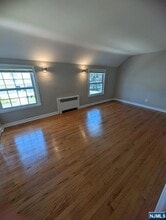 715 Cedar Ln in Teaneck, NJ - Foto de edificio - Building Photo