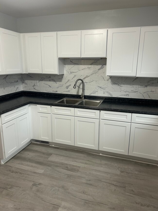 126 Woodruff Ave, Unit 2 in Syracuse, NY - Building Photo - Building Photo