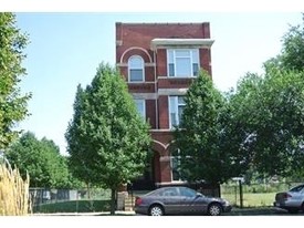 1055 N Mozart St Apartamentos