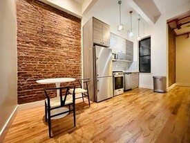 195 Menahan St in Brooklyn, NY - Building Photo - Building Photo