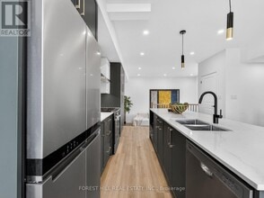 4 Southwell Dr in Toronto, ON - Building Photo - Building Photo