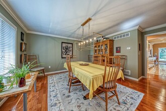 1421 Eaton Dr in Oakmont, PA - Building Photo - Building Photo