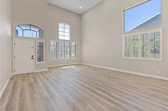 9272 W Viking Rd in Las Vegas, NV - Building Photo - Building Photo