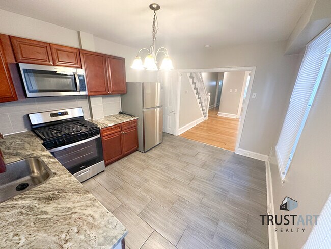 3819 Fairmount Ave in Philadelphia, PA - Building Photo - Building Photo