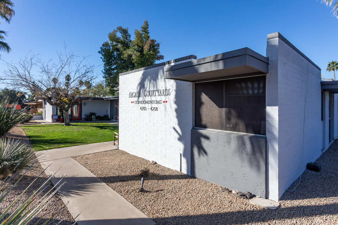 Arcadia Courtyards in Phoenix, AZ - Building Photo