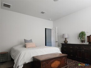 136 Ragnar Dr in Jarrell, TX - Building Photo - Building Photo