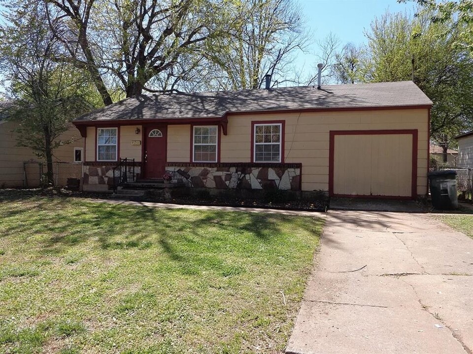 4220 SE 25th St in Del City, OK - Building Photo