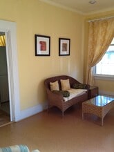 519 Tusculum Ave, Unit #2 in Cincinnati, OH - Foto de edificio - Building Photo