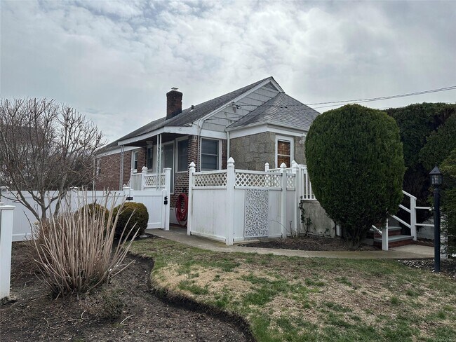 78 Genesee Blvd in Atlantic Beach, NY - Foto de edificio - Building Photo