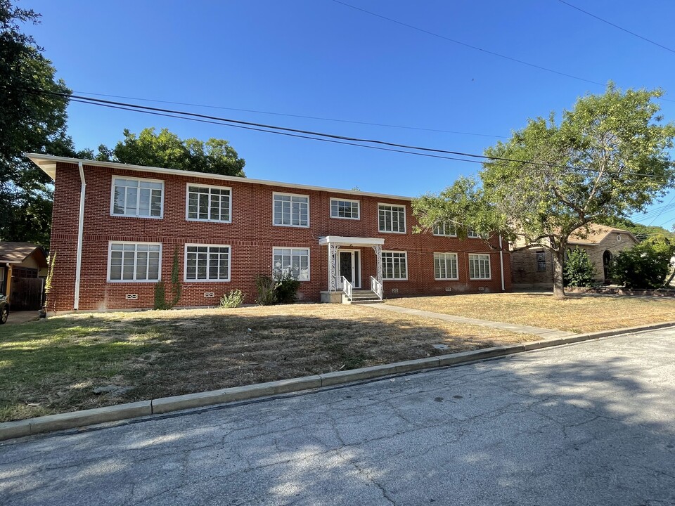 417 W Gramercy Pl in San Antonio, TX - Building Photo