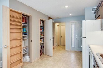 2122 SW Gooseberry Ln in Lee's Summit, MO - Foto de edificio - Building Photo