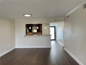 2460 Deer Creek Country Club Blvd in Deerfield Beach, FL - Foto de edificio - Building Photo