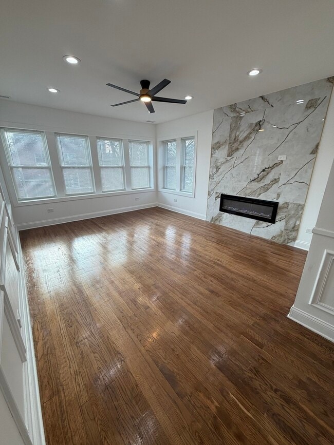 1048 W Marquette Rd in Chicago, IL - Foto de edificio - Building Photo