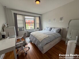 175 Harvard St, Unit 2 in Brookline, MA - Building Photo