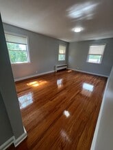 151 South Munn Ave in East Orange, NJ - Foto de edificio - Interior Photo
