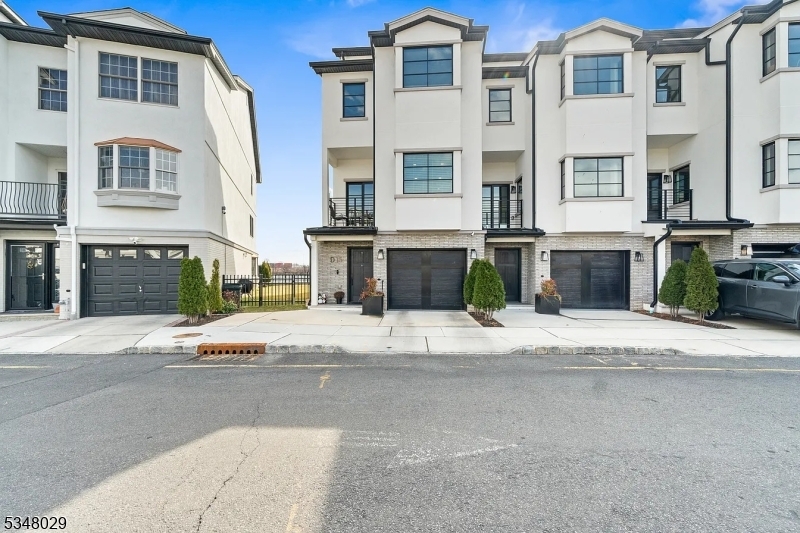 15 Harbor Front Terrace in Elizabeth, NJ - Building Photo