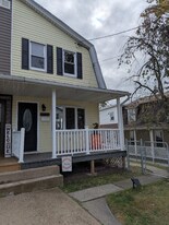 228 S School St in Mount Carmel, PA - Building Photo