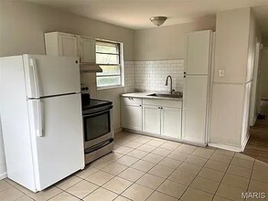 10073 Royal Dr in St. Louis, MO - Building Photo - Building Photo