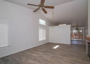 8401 Hemlock Ct in Bakersfield, CA - Building Photo - Building Photo