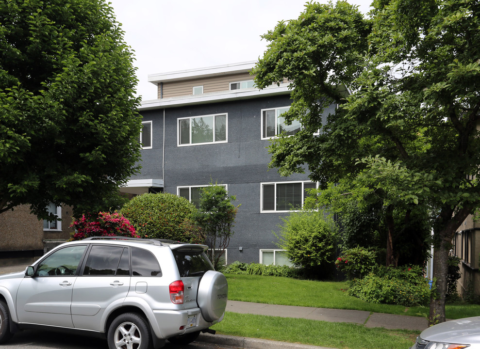 2387 York Ave in Vancouver, BC - Building Photo