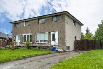 98 Durham St in Oshawa, ON - Building Photo - Building Photo