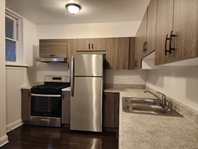 2104 W Birchwood Ave in Chicago, IL - Building Photo - Building Photo