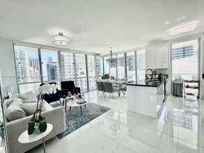 79 SW 12th St, Unit # 1806 in Miami, FL - Foto de edificio - Building Photo