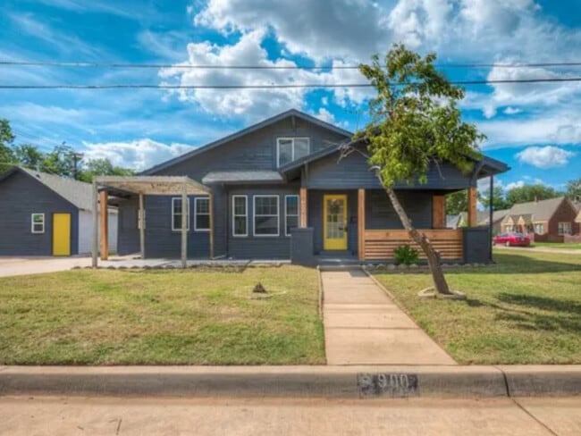 property at 900 NW Eubanks St