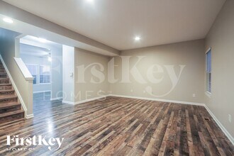 8305 Wheatfield Dr in Indianapolis, IN - Foto de edificio - Building Photo