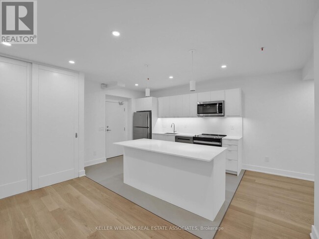 150-150 Fermanagh Ave in Toronto, ON - Building Photo - Building Photo