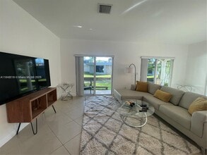 3454 NW 17th Terrace in Oakland Park, FL - Building Photo - Building Photo