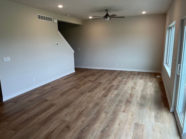 12002 Edgewater Dr in Papillion, NE - Building Photo - Building Photo